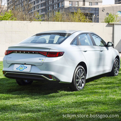 В складе 2022 Geely Emgrand L Четырехколесная заглушка в гибридной верхней скорости 230 км/ч 1,5 ТД 100 км супер компакт